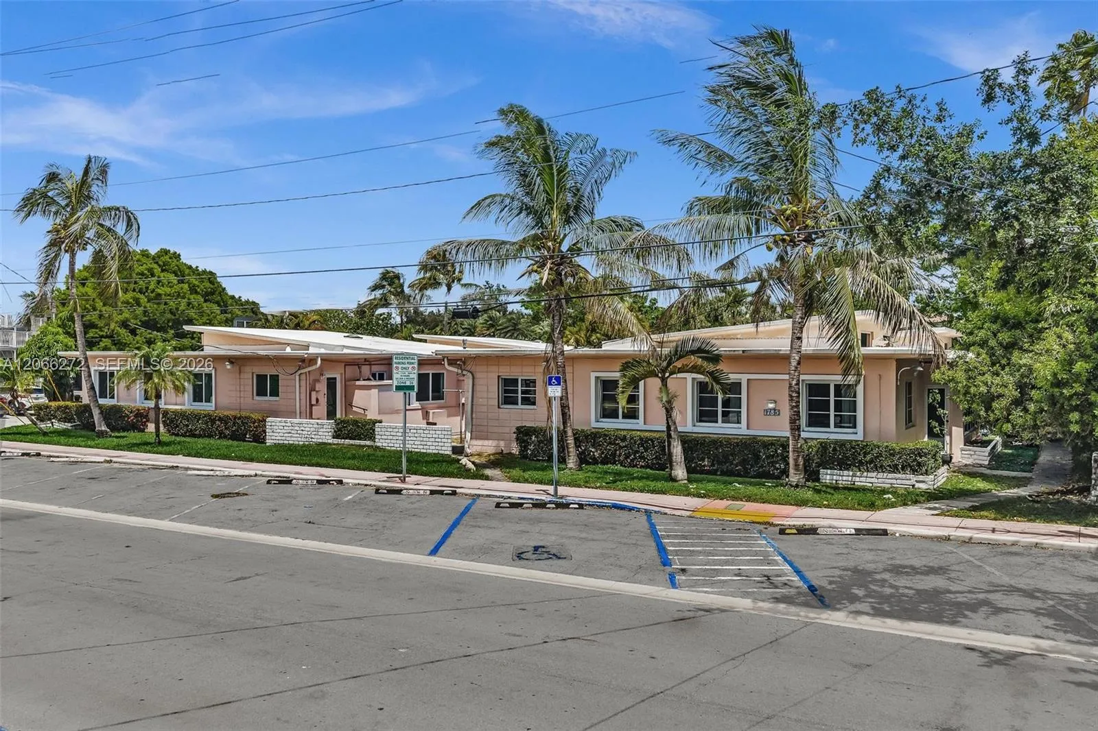 Foto de propiedad en 1795 Calais Drive, Miami Beach, FL 33141 Miami Beach con MLS# 