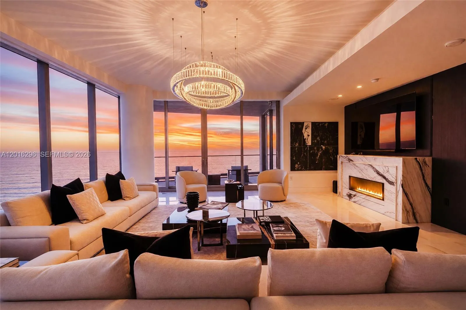 Foto de propiedad en 17975 Collins Avenue N-1402, Sunny Isles Beach, FL 33160 Sunny Isles Beach con MLS# 
