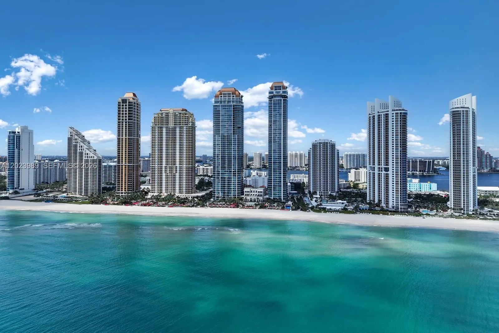 Foto de propiedad en 17975 Collins Avenue N-4602, Sunny Isles Beach, FL 33160 Sunny Isles Beach con MLS# 