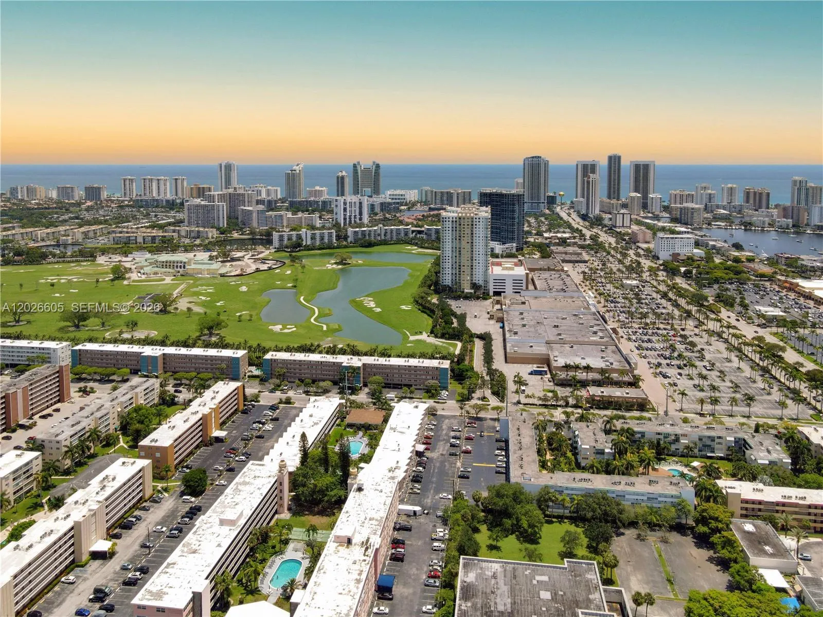 Foto de propiedad en 180 NE 12th Avenue 18C, Hallandale Beach, FL 33009 Hallandale Beach con MLS# 