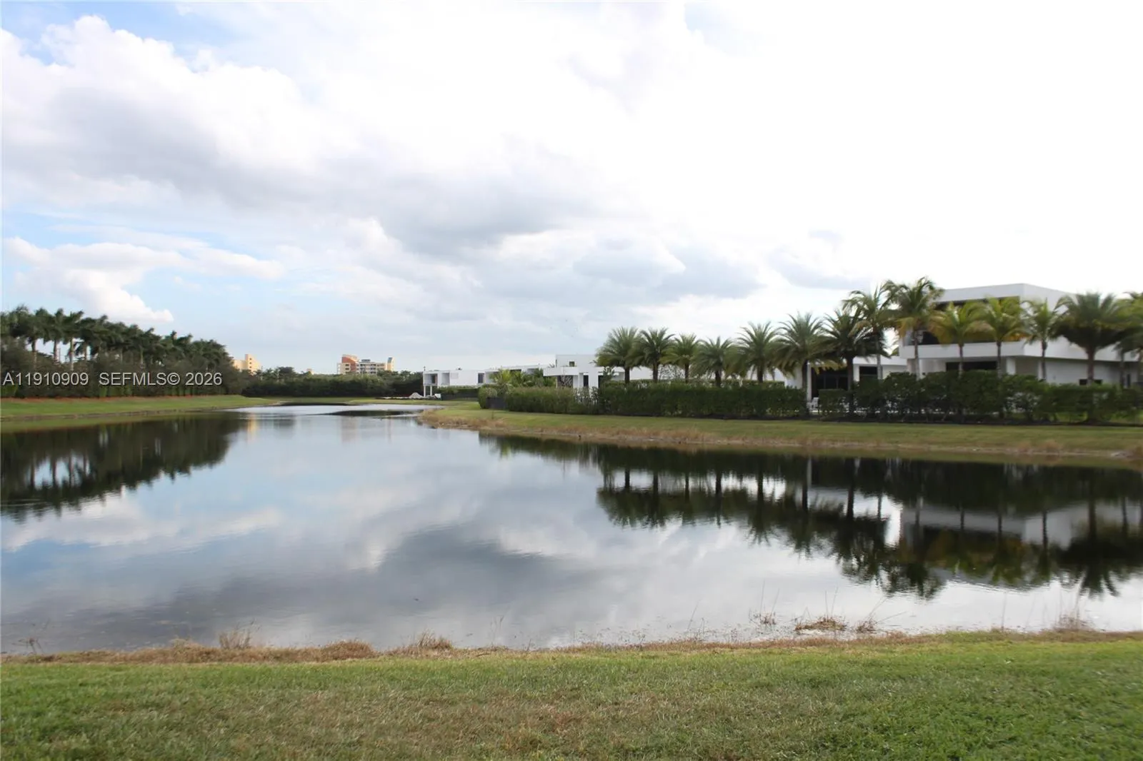 Foto de propiedad en 180 Riviera Circle 30-5, Weston, FL 33326 Weston con MLS# 