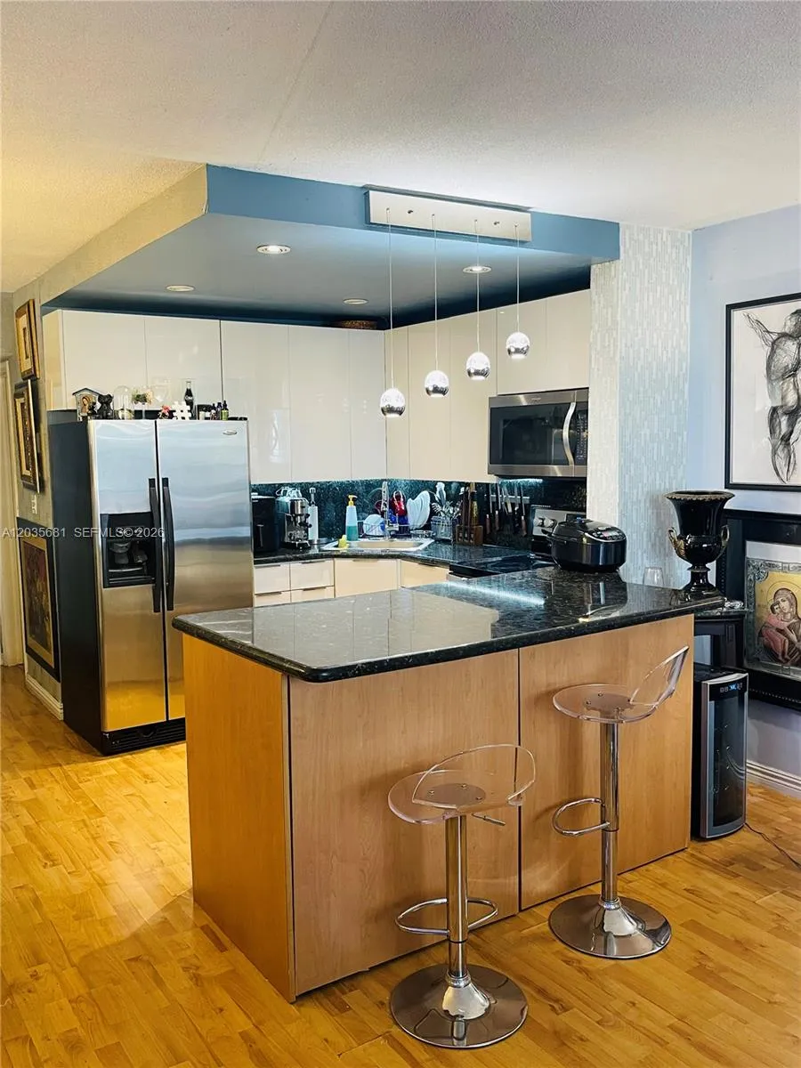 Foto de propiedad en 1800 79th St Causeway A304, North Bay Village, FL 33141 North Bay Village con MLS# 