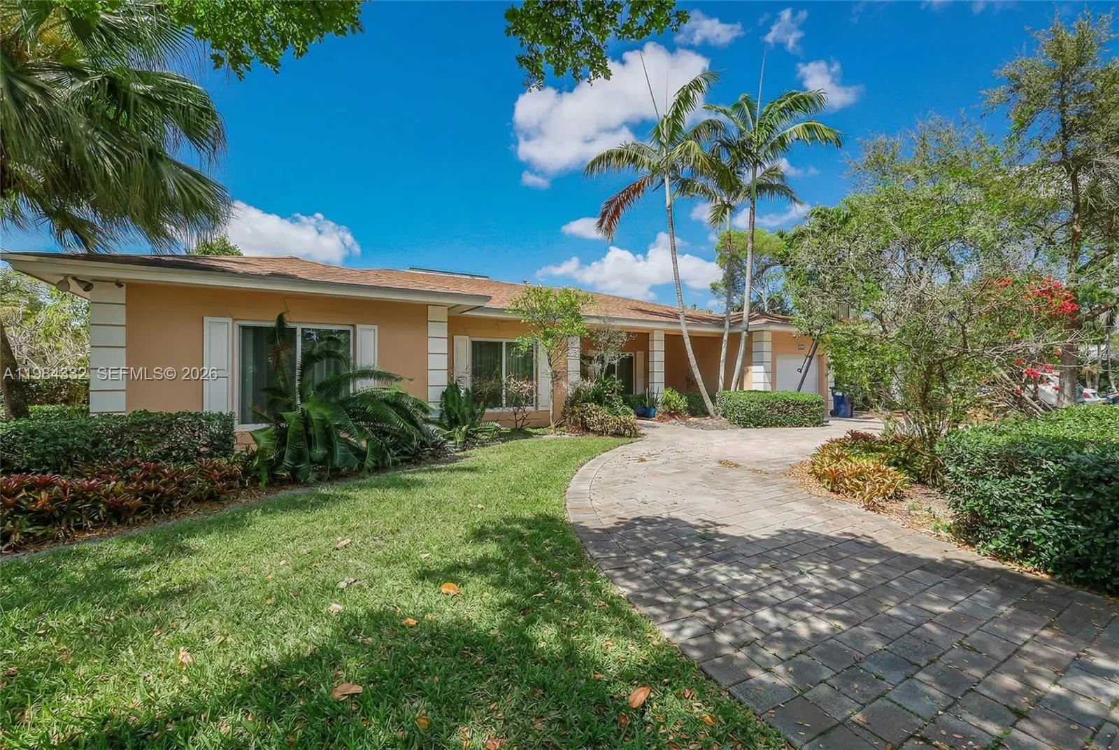 Foto de propiedad en 1800 Miami Springs Avenue, Miami Springs, FL 33166 Miami Springs con MLS# 