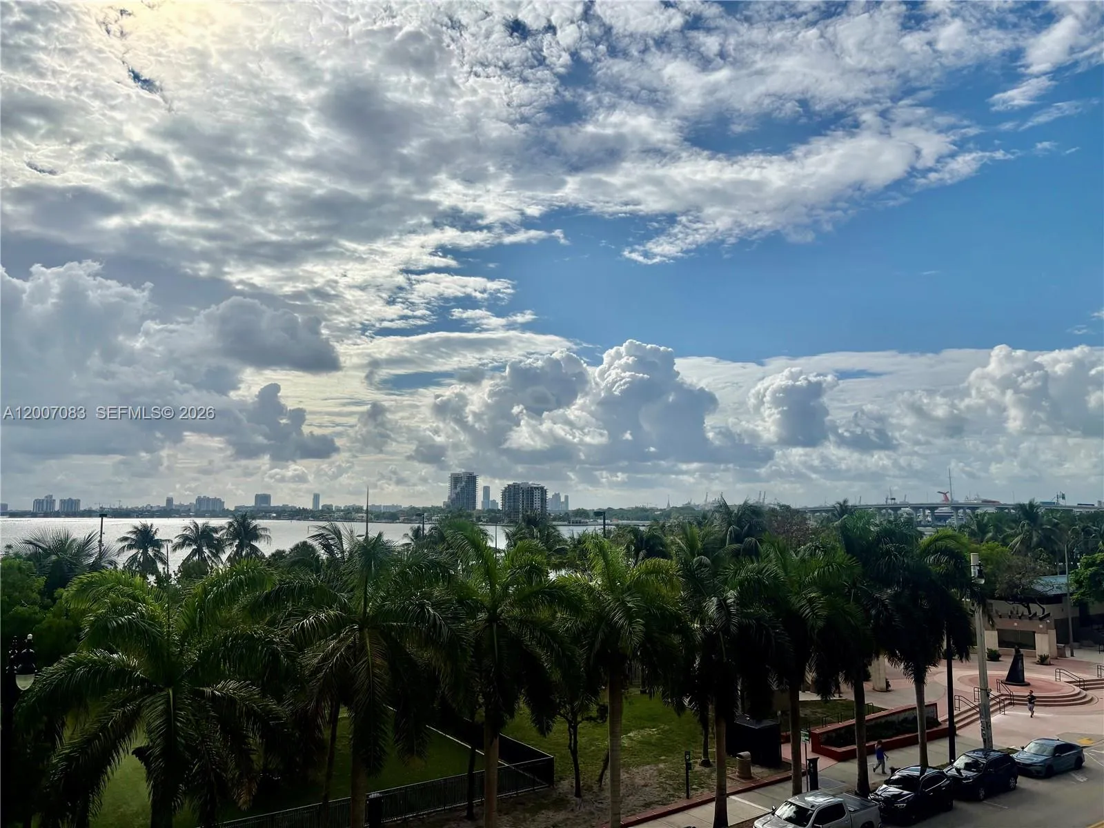 Foto de propiedad en 1800 N Bayshore Drive 303, Miami, FL 33132 Miami con MLS# 