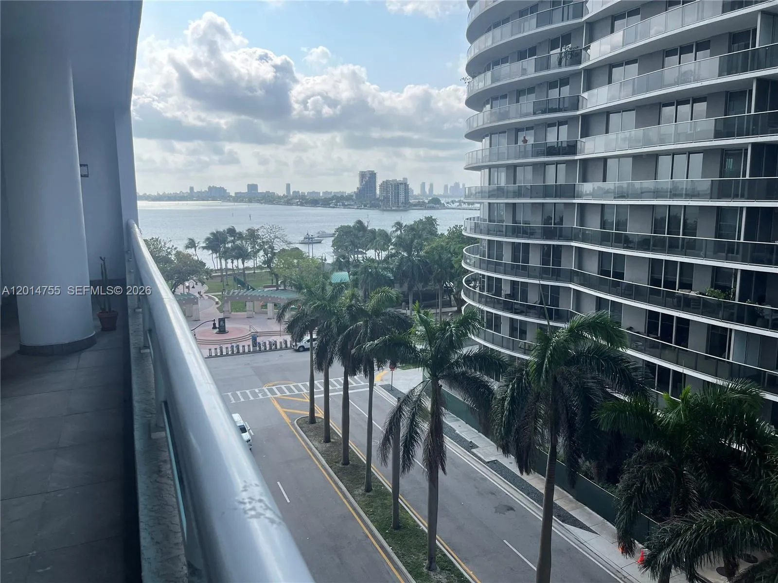 Foto de propiedad en 1800 N Bayshore Drive 614, Miami, FL 33132 Miami con MLS# 