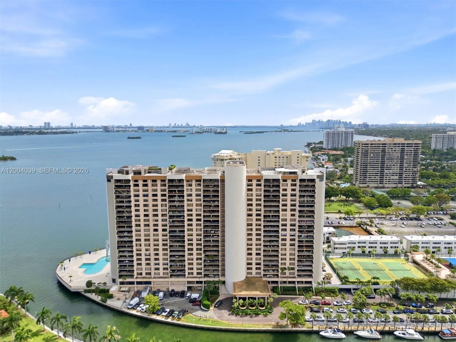 Foto de propiedad en 1800 NE 114th Street 1505, Miami, FL 33181 Miami con MLS# 