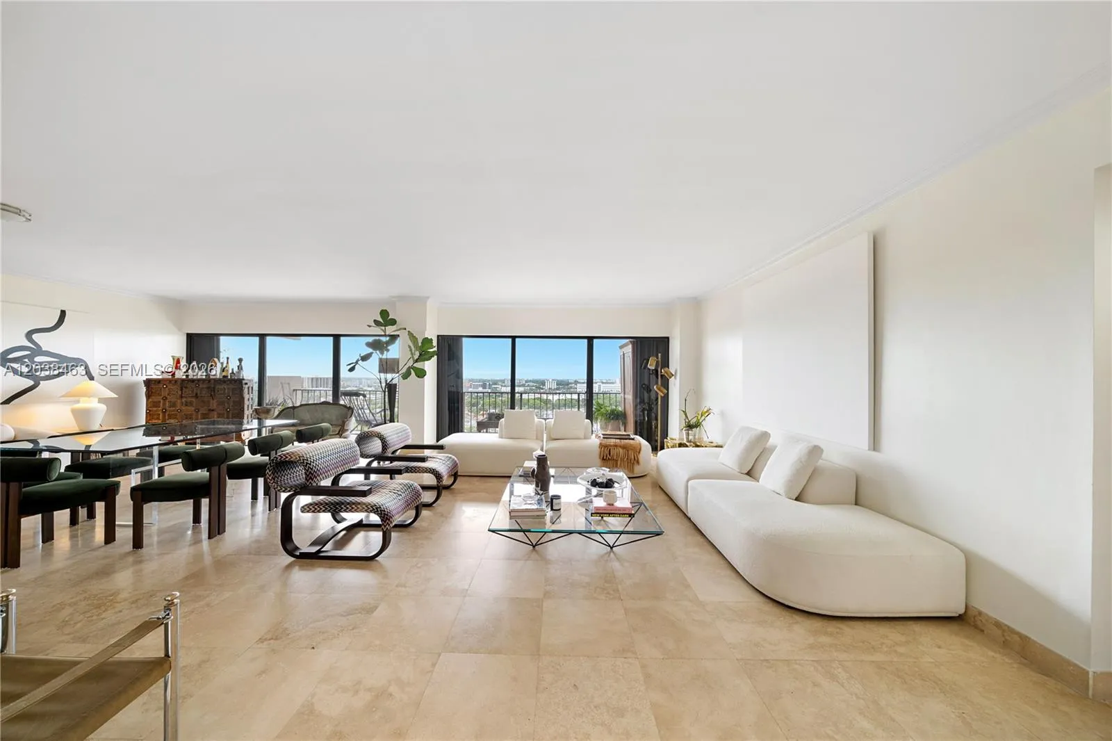 Foto de propiedad en 1800 NE 114th Street 1811, Miami, FL 33181 Miami con MLS# 