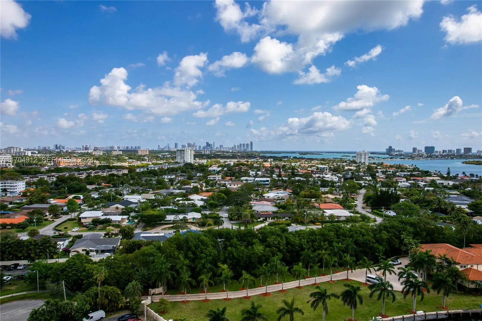 Foto de propiedad en 1800 NE 114th Street 1911, Miami, FL 33181 Miami con MLS# 