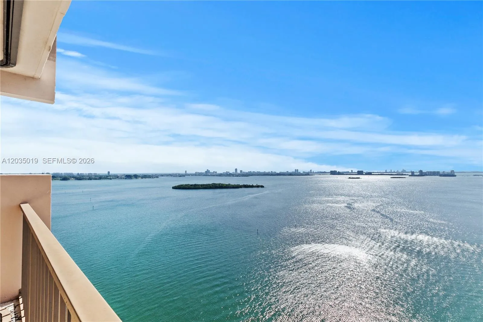 Foto de propiedad en 1800 NE 114th Street 2204, Miami, FL 33181 Miami con MLS# 
