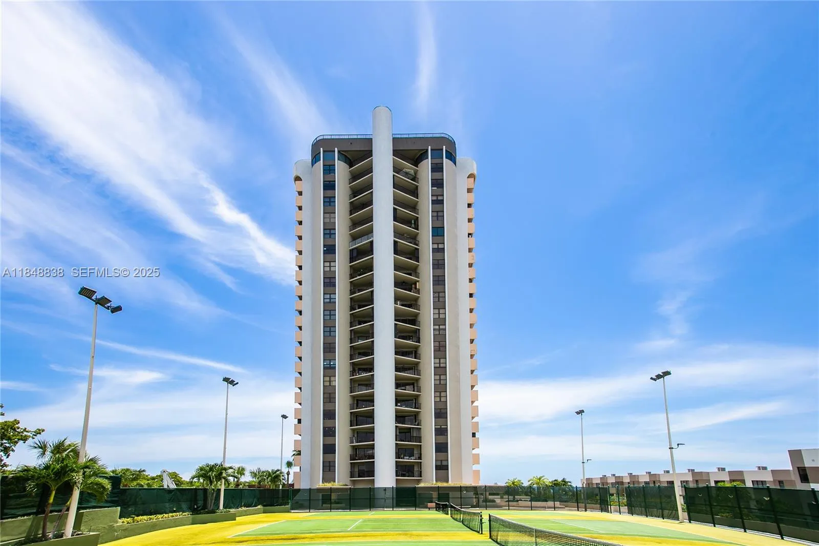 Foto de propiedad en 1800 NE 114th Street 511, Miami, FL 33181 Miami con MLS# 