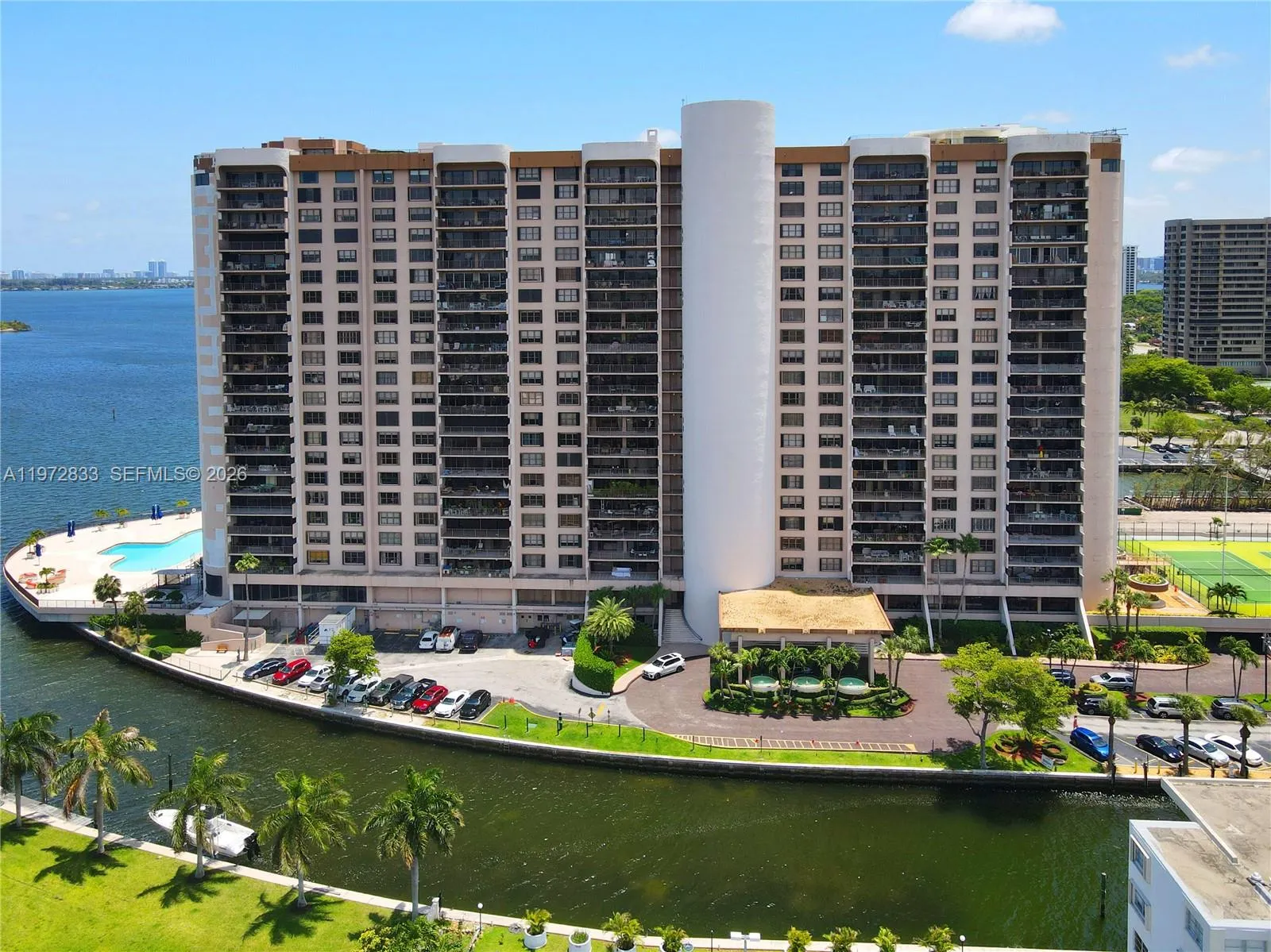 Foto de propiedad en 1800 NE 114th Street 711, Miami, FL 33181 Miami con MLS# 