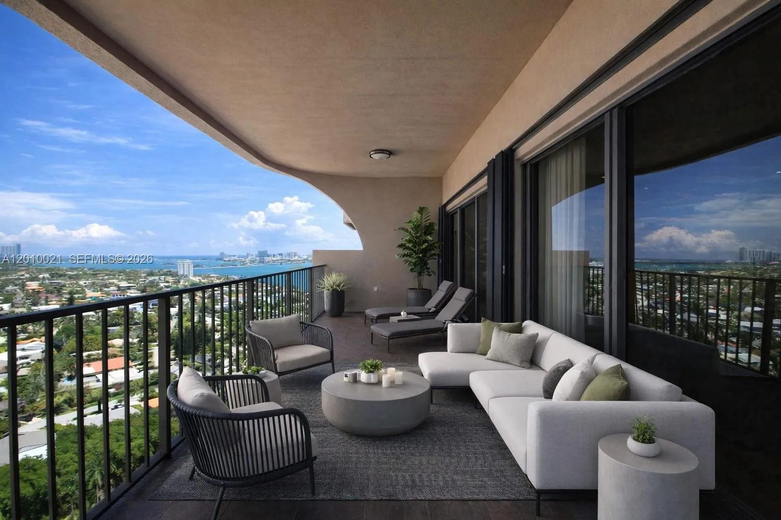 Foto de propiedad en 1800 NE 114th Street PH01, Miami, FL 33181 Miami con MLS# 