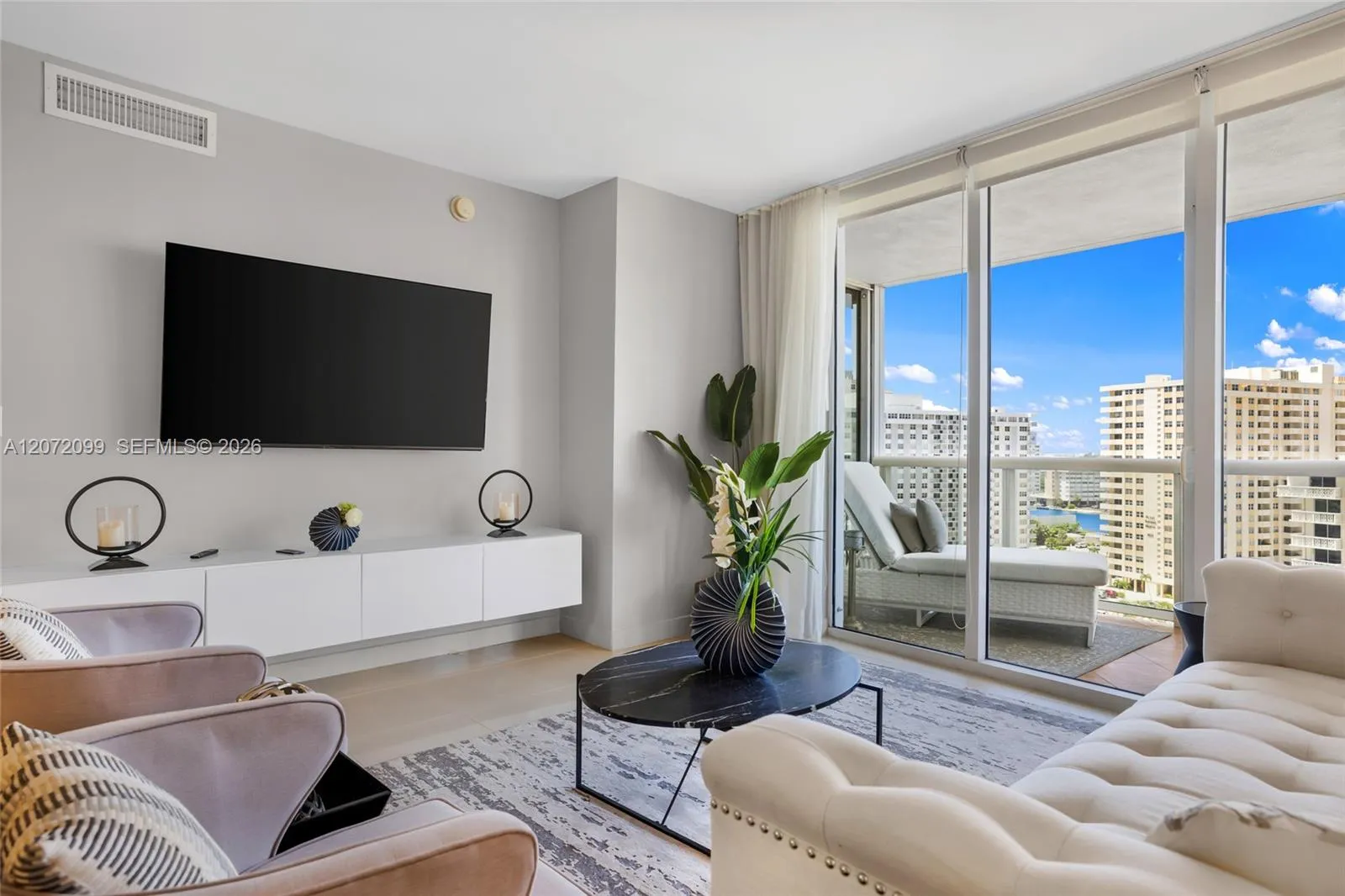 Foto de propiedad en 1800 S Ocean Drive 1108, Hallandale Beach, FL 33009 Hallandale Beach con MLS# 