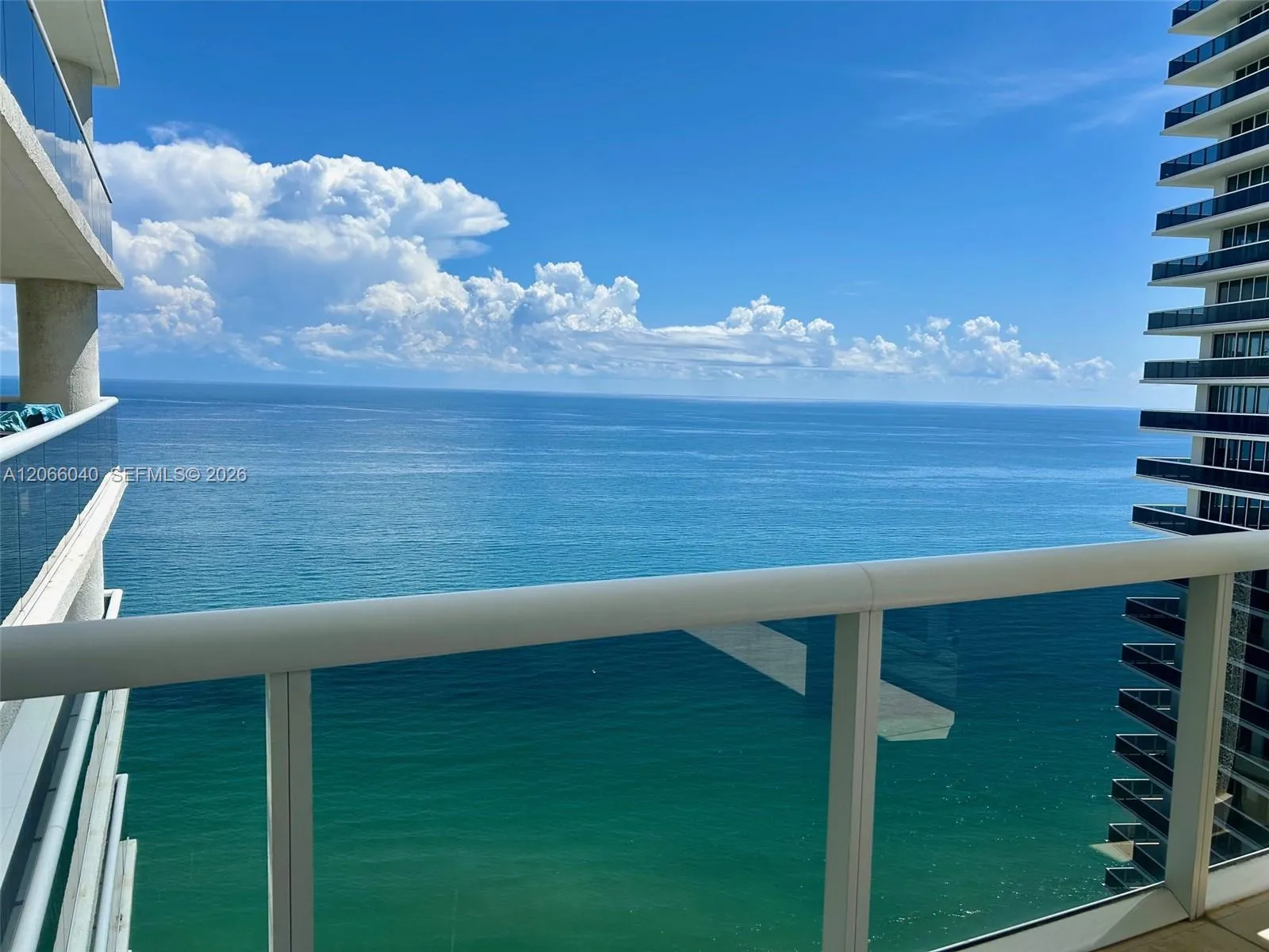 Foto de propiedad en 1800 S Ocean Drive 4005, Hallandale Beach, FL 33009 Hallandale Beach con MLS# 