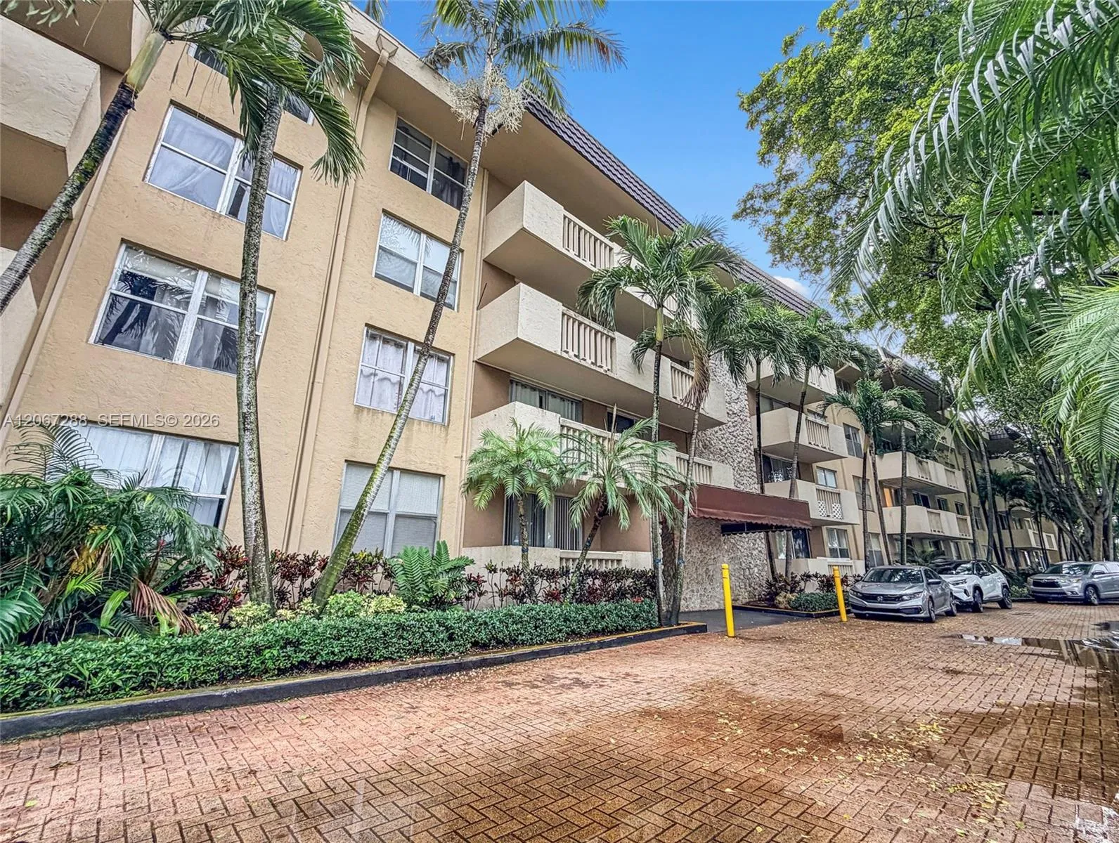 Foto de propiedad en 1800 Sans Souci Boulevard 239, North Miami, FL 33181 North Miami con MLS# 