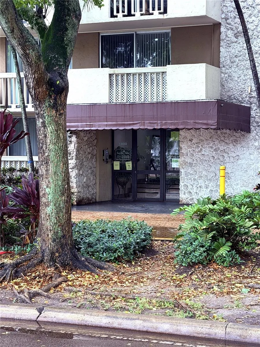 En Venta 1800 Sans Souci Boulevard 336, North Miami, FL 33181, North Miami, FL 33181