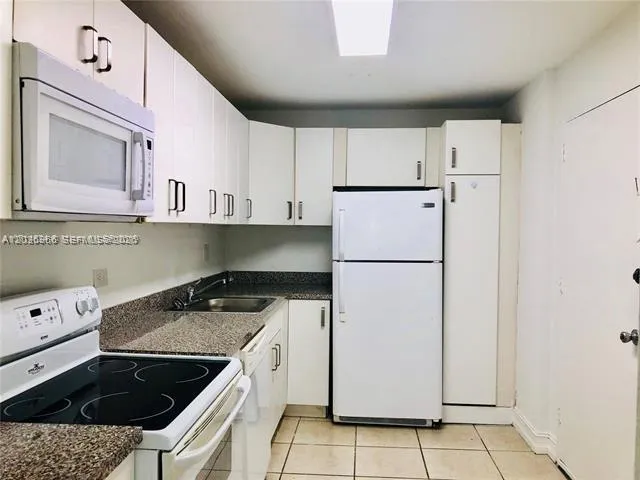 Foto de propiedad en 1800 Sans Souci Boulevard 408, North Miami, FL 33181 North Miami con MLS# 