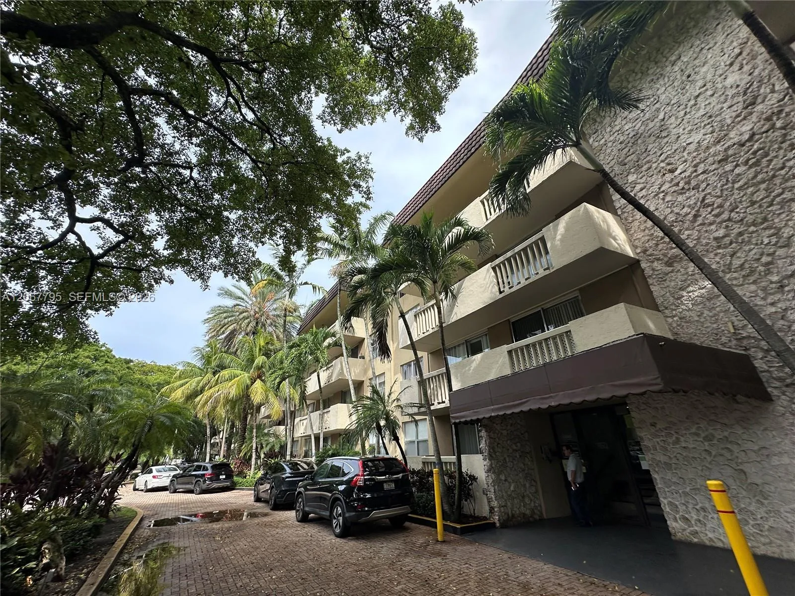 Foto de propiedad en 1800 Sans Souci Boulevard 426, North Miami, FL 33181 North Miami con MLS# 