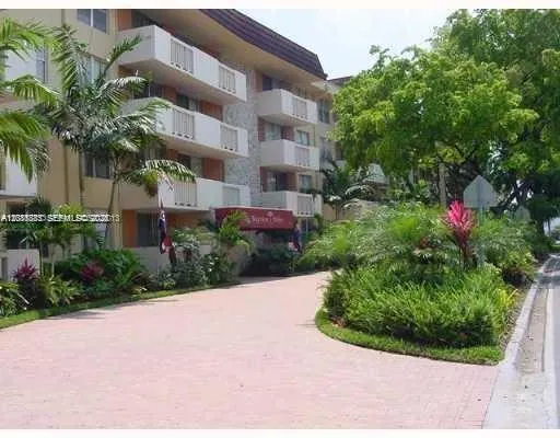 En Venta 1800 Sans Souci Boulevard 428, North Miami, FL 33181, North Miami, FL 33181