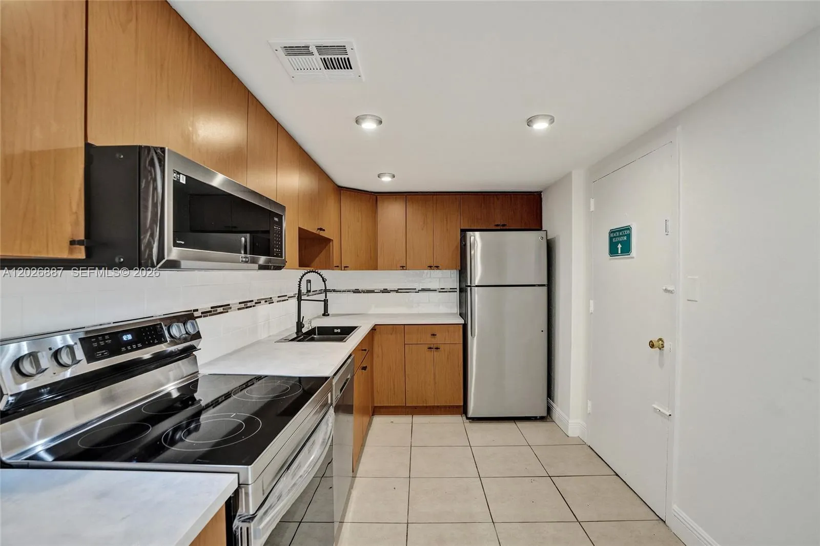 Foto de propiedad en 1800 Sans Souci Boulevard 435, North Miami, FL 33181 North Miami con MLS# 