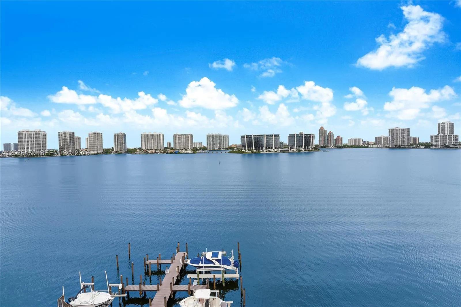 Foto de propiedad en 18000 N Bay Road 902, Sunny Isles Beach, FL 33160 Sunny Isles Beach con MLS# 