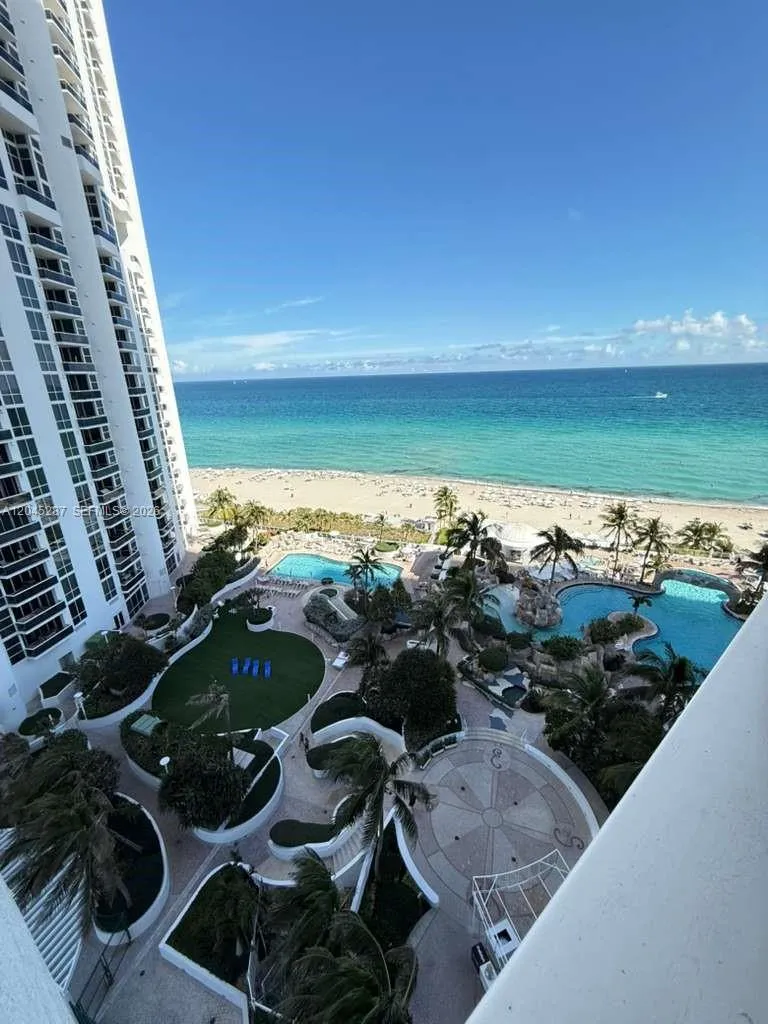 Foto de propiedad en 18001 Collins Avenue 1006, Sunny Isles Beach, FL 33160 Sunny Isles Beach con MLS# 