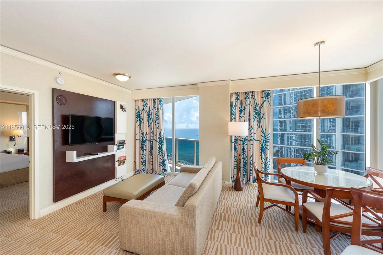 Foto de propiedad en 18001 Collins Avenue 1214- 1215, Sunny Isles Beach, FL 33160 Sunny Isles Beach con MLS# 