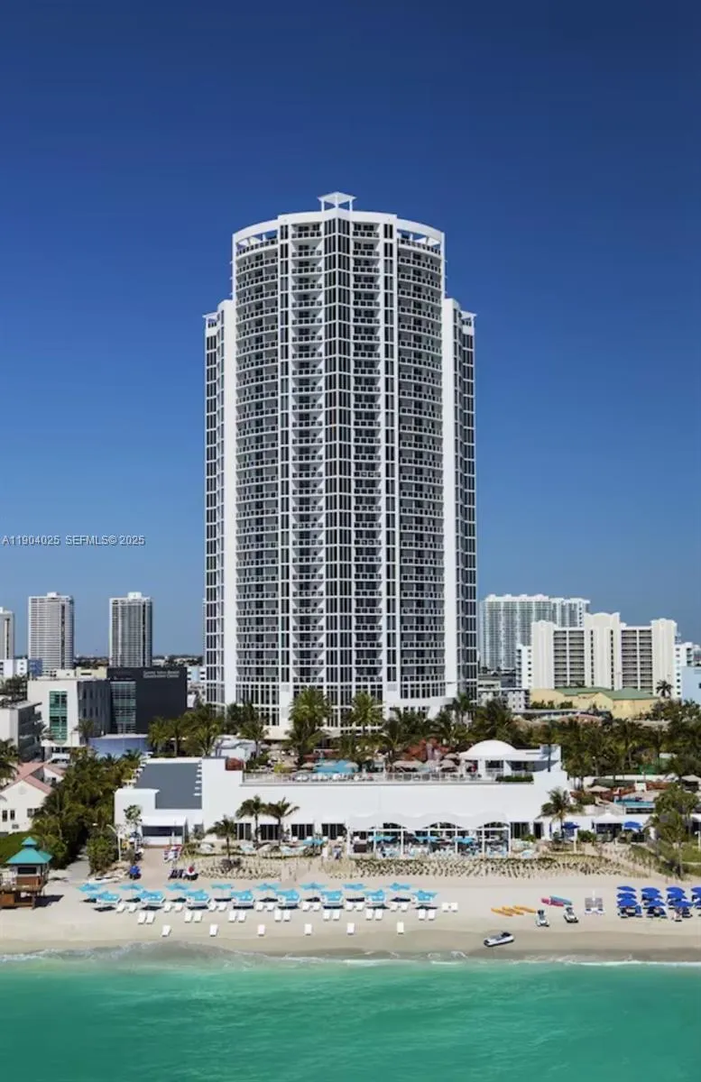 Foto de propiedad en 18001 Collins Avenue 1608, Sunny Isles Beach, FL 33160 Sunny Isles Beach con MLS# 