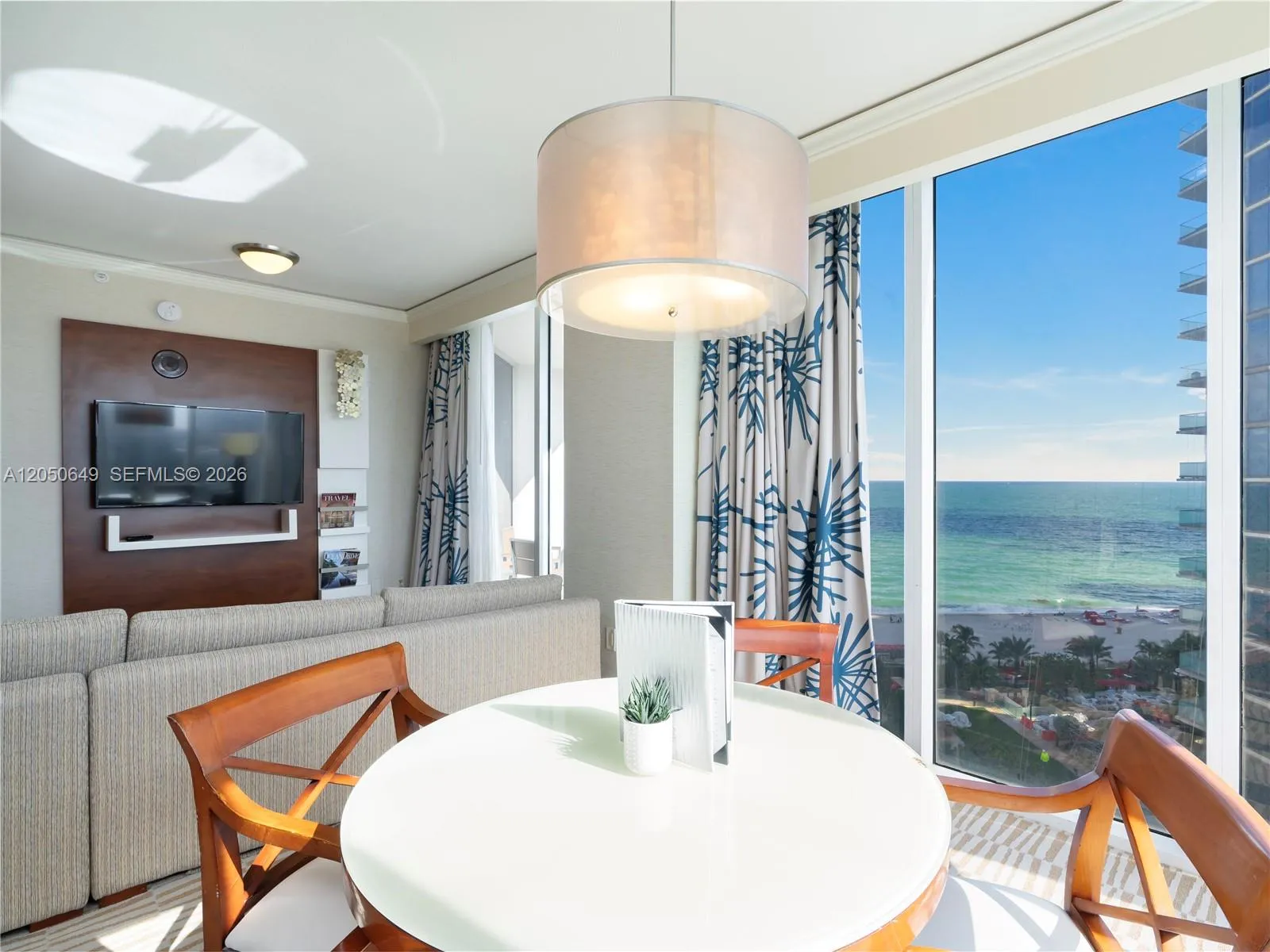 Foto de propiedad en 18001 Collins Avenue 1814, Sunny Isles Beach, FL 33160 Sunny Isles Beach con MLS# 