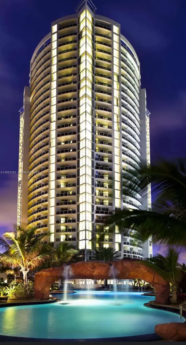 Foto de propiedad en 18001 Collins Avenue 2206, Sunny Isles Beach, FL 33160 Sunny Isles Beach con MLS# 