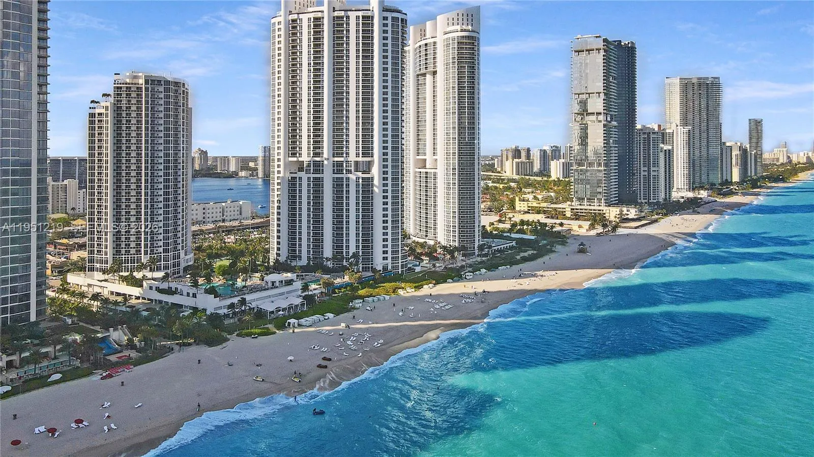 Foto de propiedad en 18001 Collins Avenue 2605, Sunny Isles Beach, FL 33160 Sunny Isles Beach con MLS# 