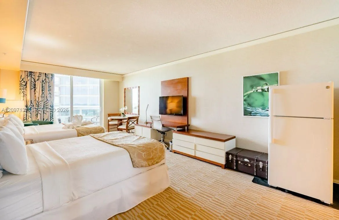 En Venta 18001 Collins Avenue 512, Sunny Isles Beach, FL 33160, Sunny Isles Beach, FL 33160