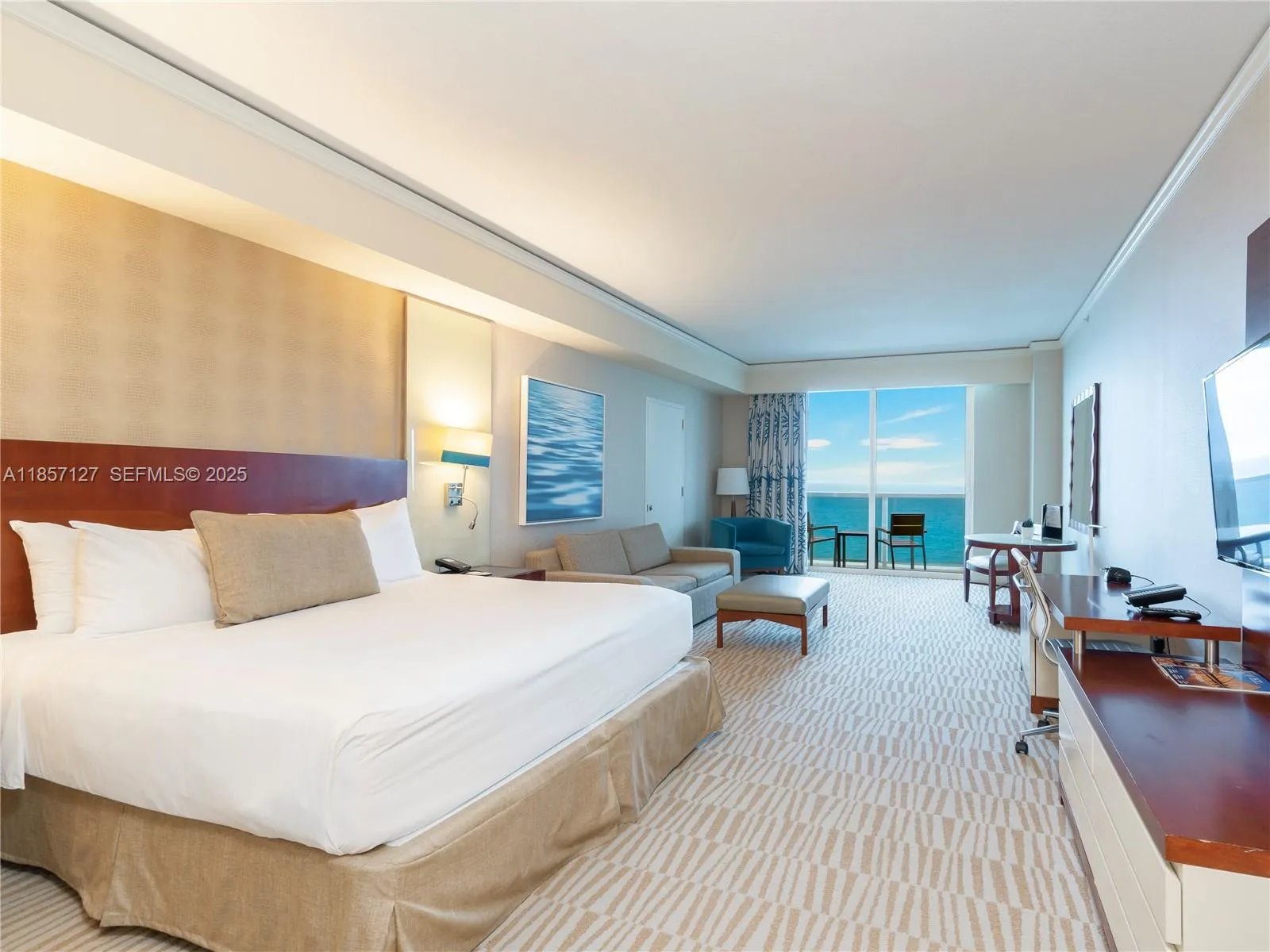 Foto de propiedad en 18001 Collins Avenue 811, Sunny Isles Beach, FL 33160 Sunny Isles Beach con MLS# 