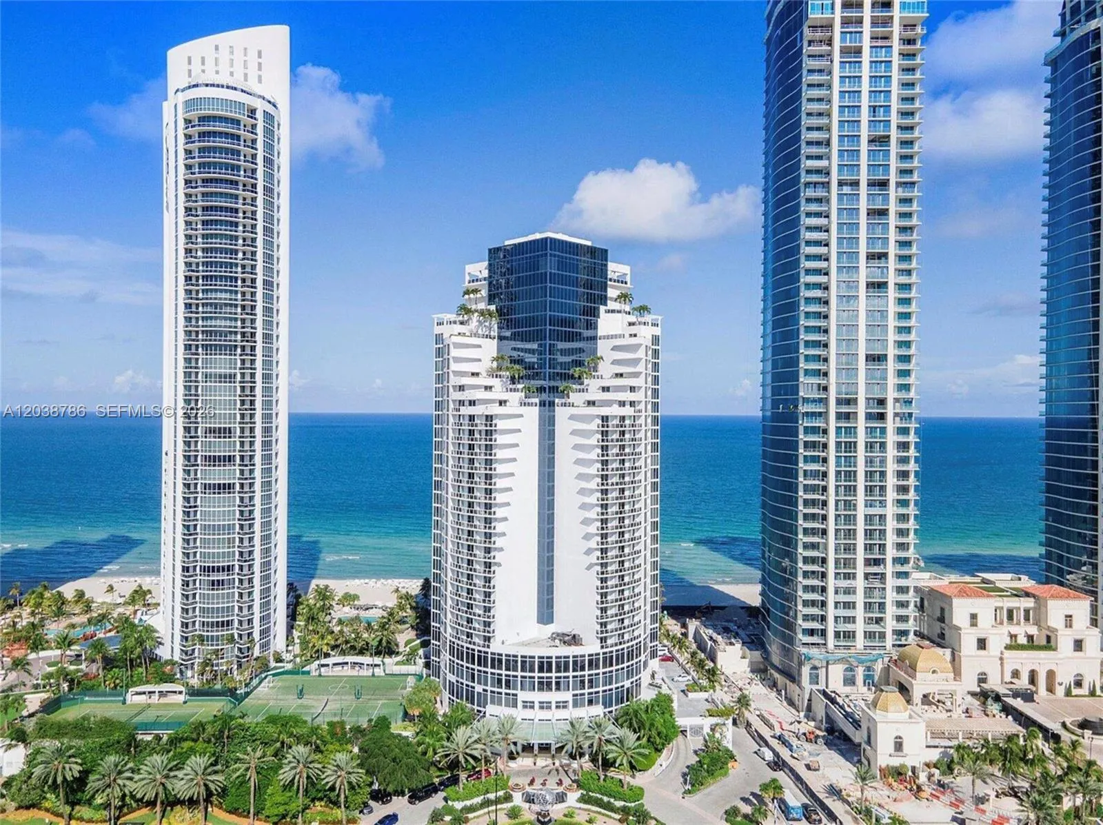 Foto de propiedad en 18001 Collins Avenue, Sunny Isles Beach, FL 33160 Sunny Isles Beach con MLS# 