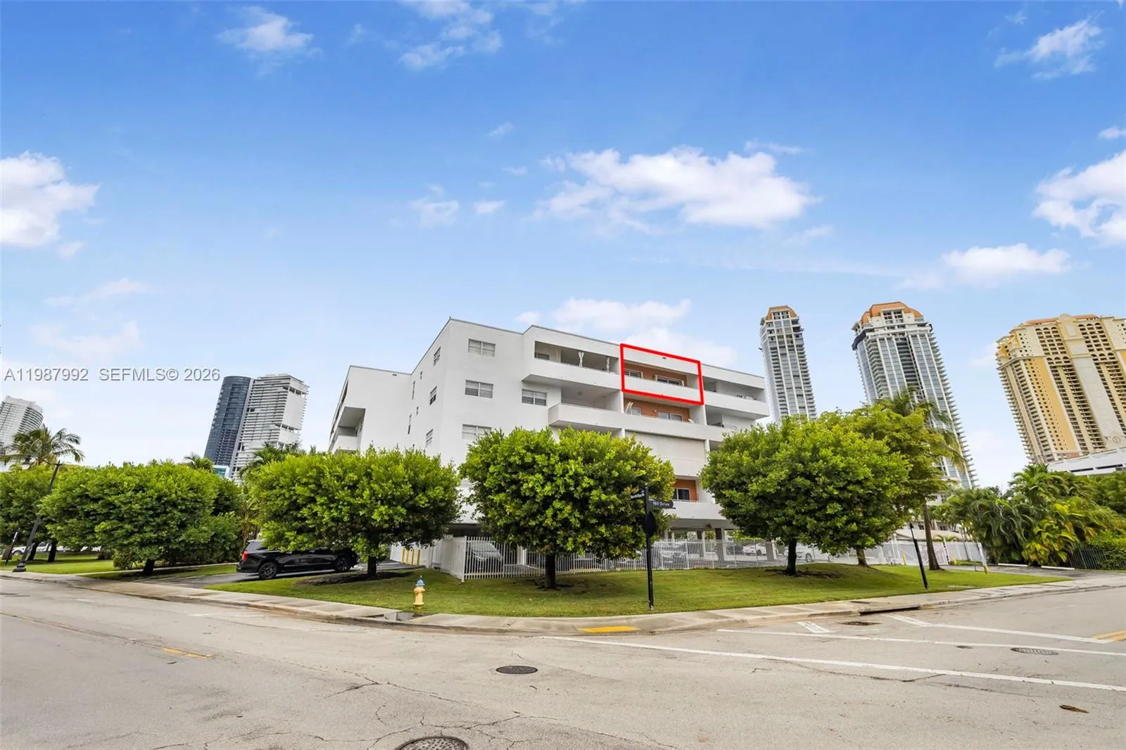 Foto de propiedad en 18001 N Bay Road 505, Sunny Isles Beach, FL 33160 Sunny Isles Beach con MLS# 
