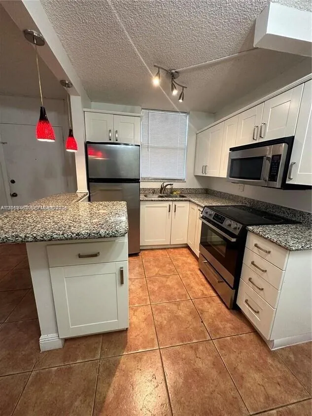 En Venta 1801 S Treasure Drive 112, North Bay Village, FL 33141, North Bay Village, FL 33141