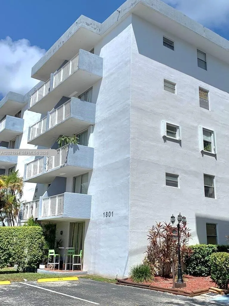 Foto de propiedad en 1801 S Treasure Drive 427, North Bay Village, FL 33141 North Bay Village con MLS# 