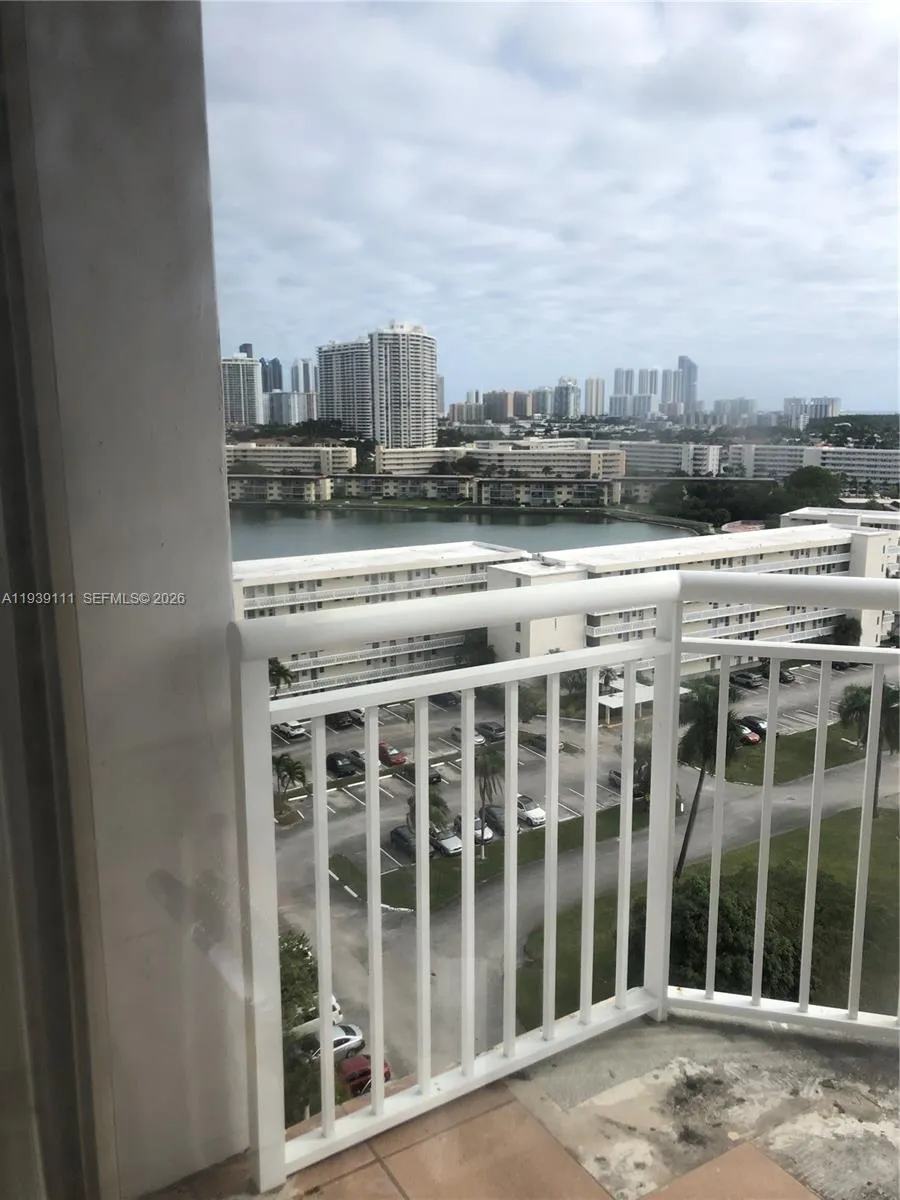Foto de propiedad en 18011 Biscayne Boulevard 1403, Aventura, FL 33160 Aventura con MLS# 