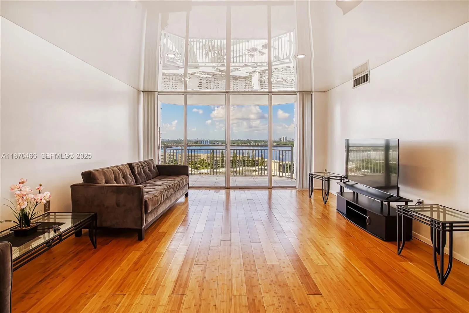 Foto de propiedad en 18021 Biscayne Boulevard 1604, Aventura, FL 33160 Aventura con MLS# 