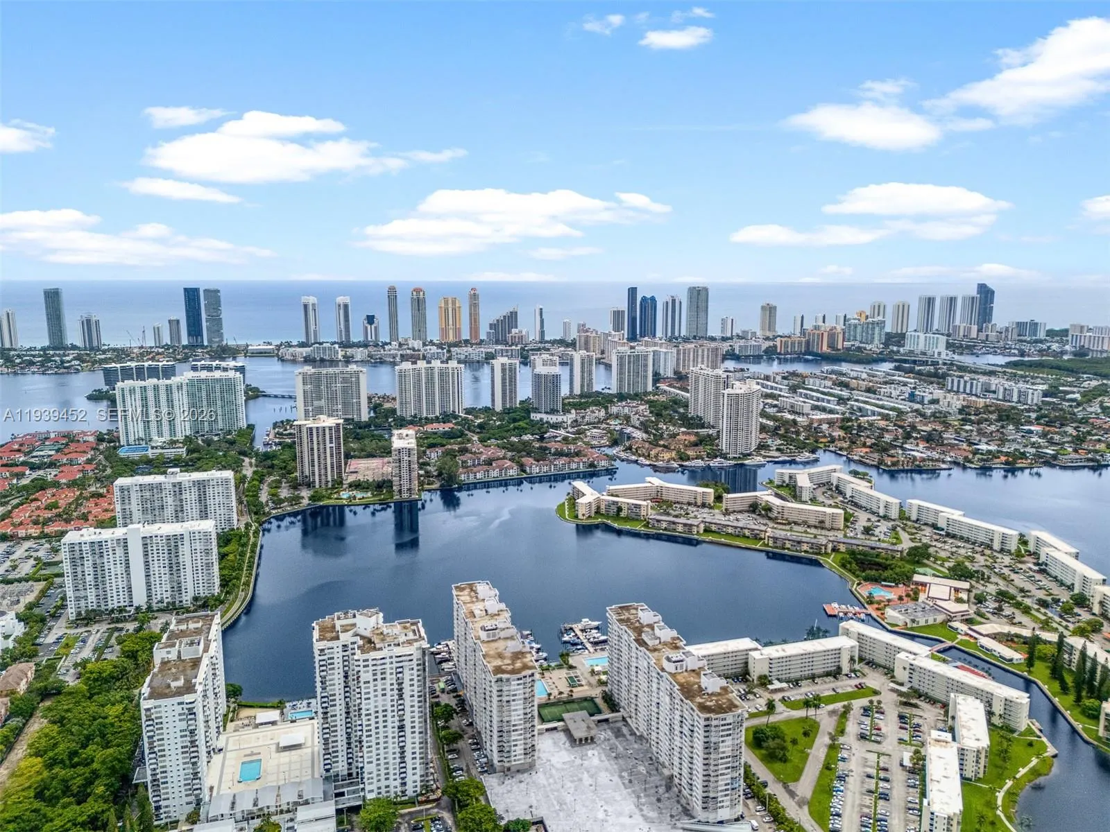 Foto de propiedad en 18021 Biscayne Boulevard 304, Aventura, FL 33160 Aventura con MLS# 