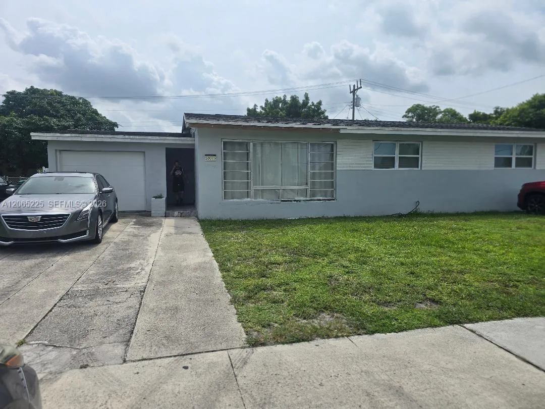 Foto de propiedad en 18025 NW 17th Avenue, Miami Gardens, FL 33056 Miami Gardens con MLS# 