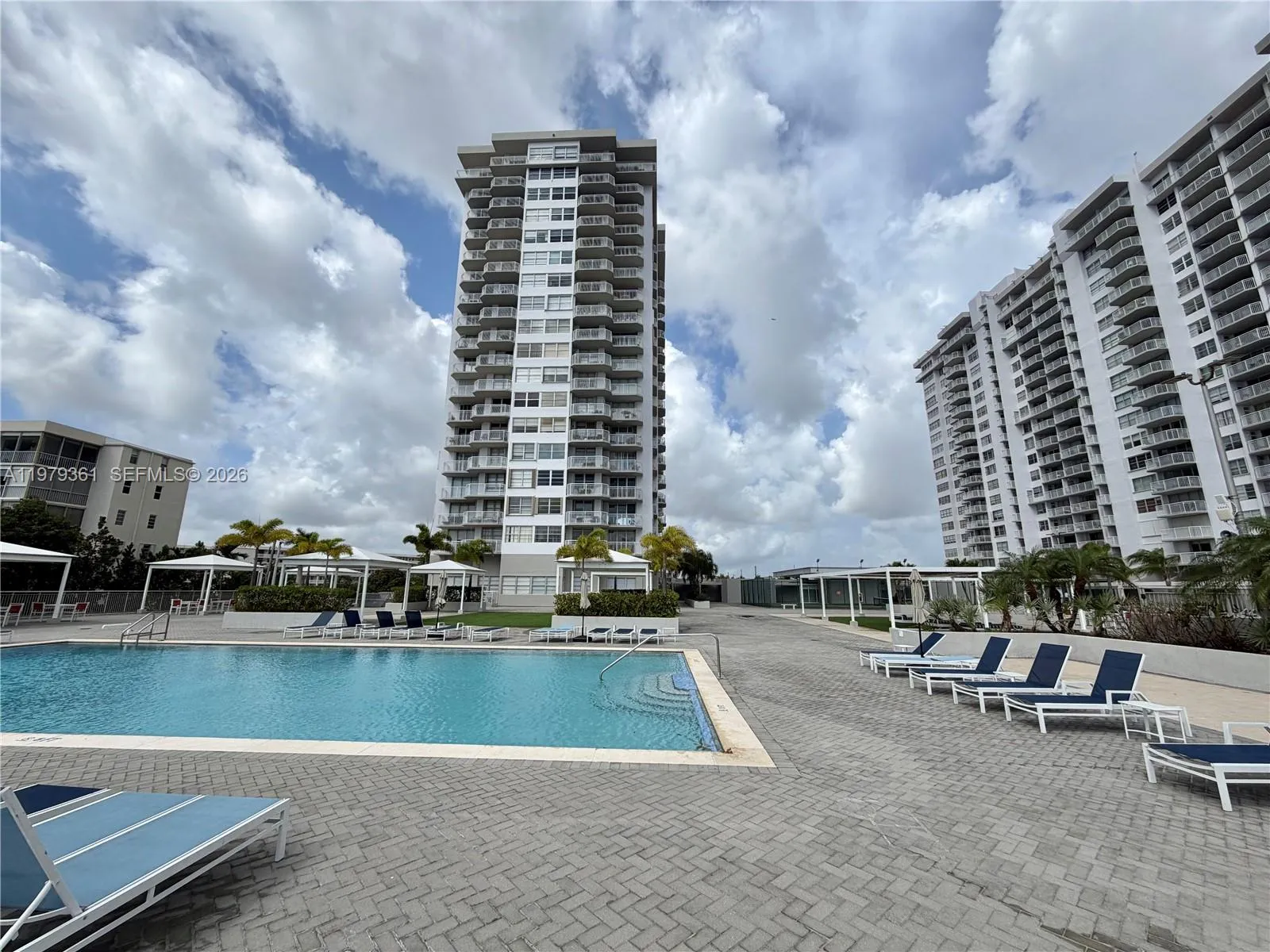Foto de propiedad en 18031 Biscayne Boulevard 904, Aventura, FL 33160 Aventura con MLS# 
