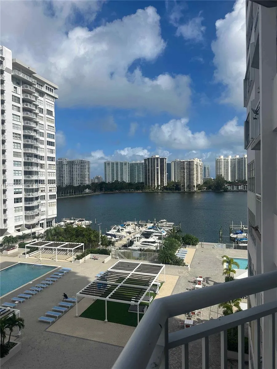 Foto de propiedad en 18041 Biscayne Boulevard 702, Aventura, FL 33160 Aventura con MLS# 