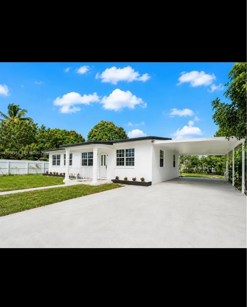 Foto de propiedad en 18045 NW 2nd Place, Miami Gardens, FL 33169 Miami Gardens con MLS# 