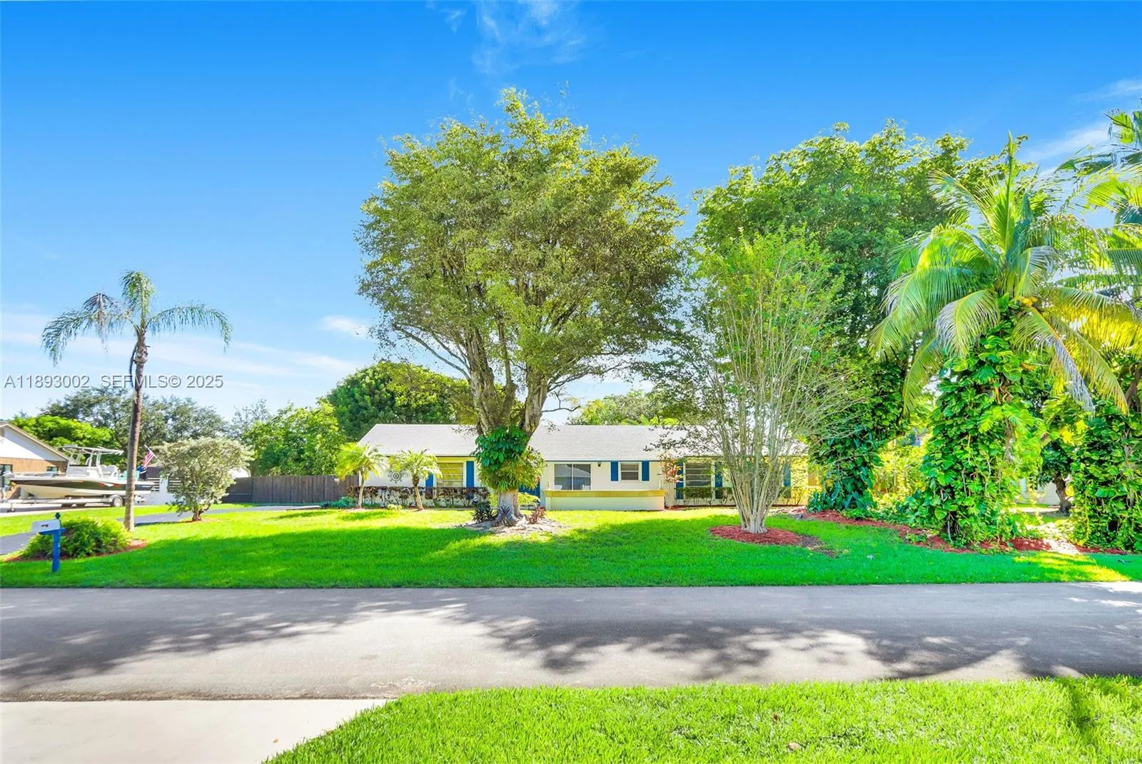 Foto de propiedad en 18045 SW 87th Court, Palmetto Bay, FL 33157 Palmetto Bay con MLS# 