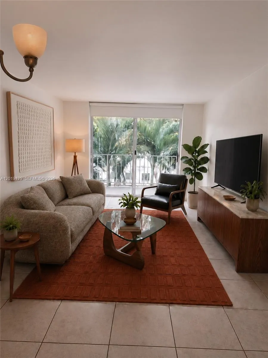 Foto de propiedad en 1805 Sans Souci Boulevard 331, North Miami, FL 33181 North Miami con MLS# 