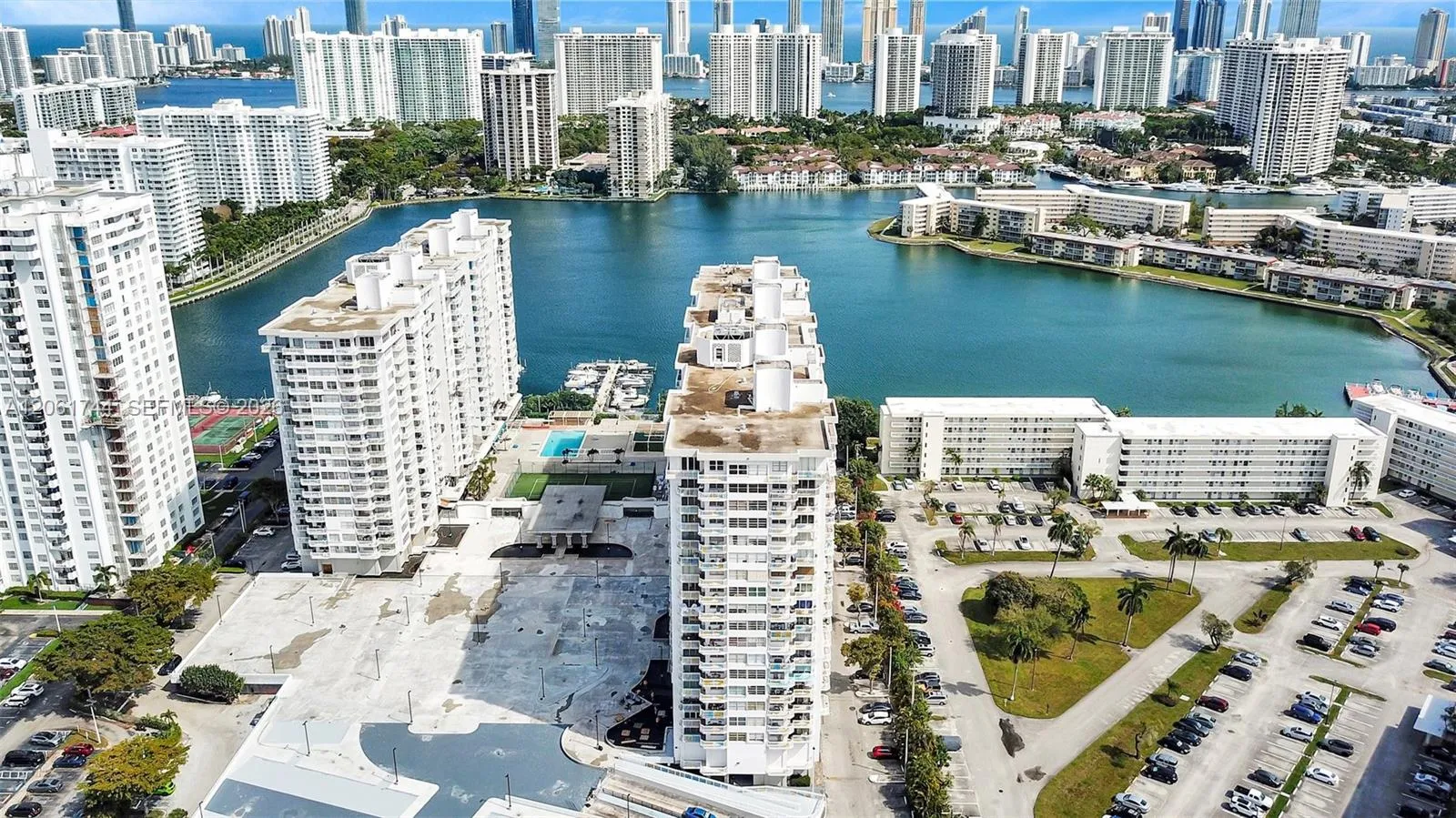Foto de propiedad en 18051 Biscayne Boulevard 801, Aventura, FL 33160 Aventura con MLS# 