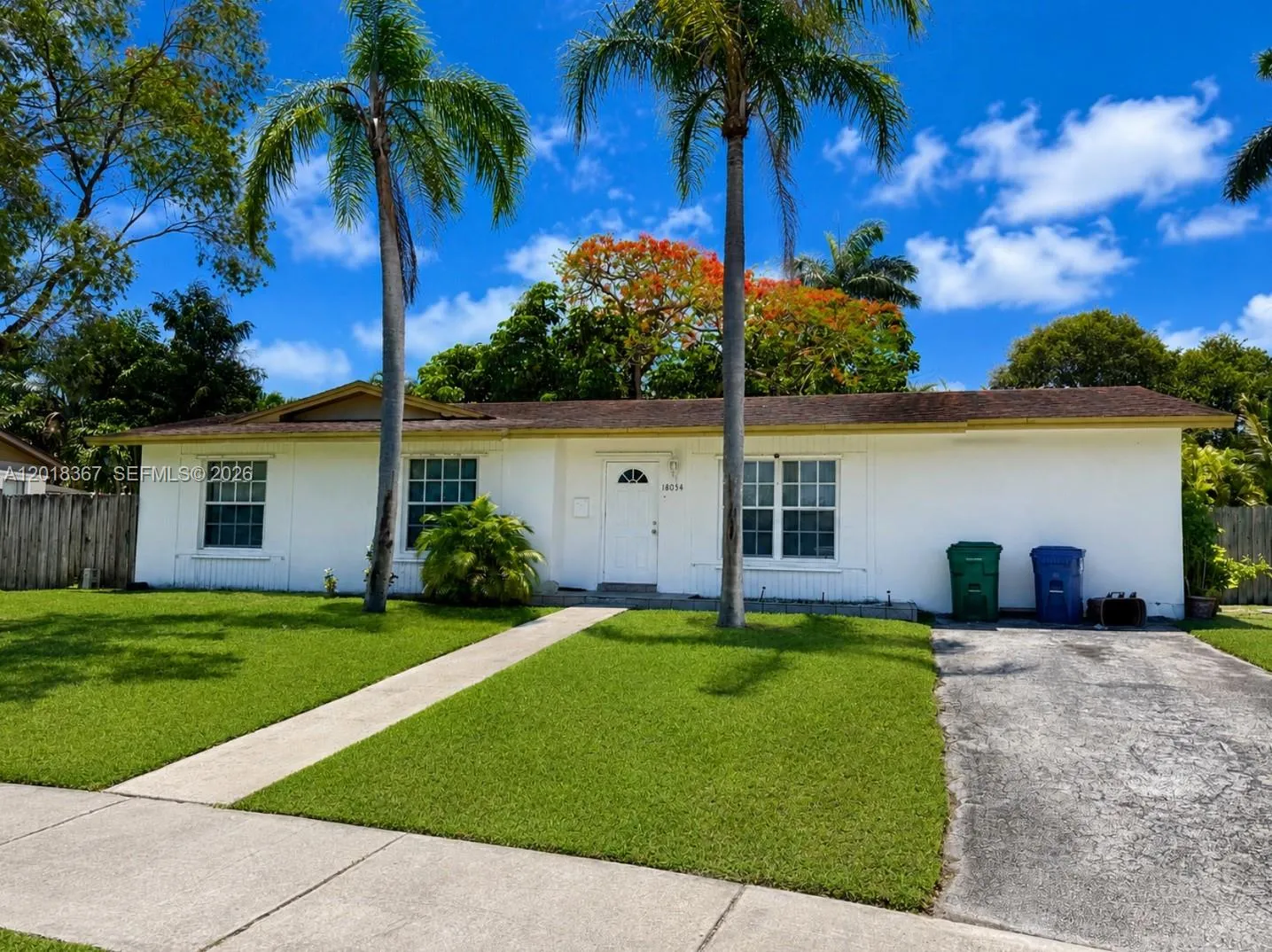 Foto de propiedad en 18054 SW 92nd Court, Palmetto Bay, FL 33157 Palmetto Bay con MLS# 