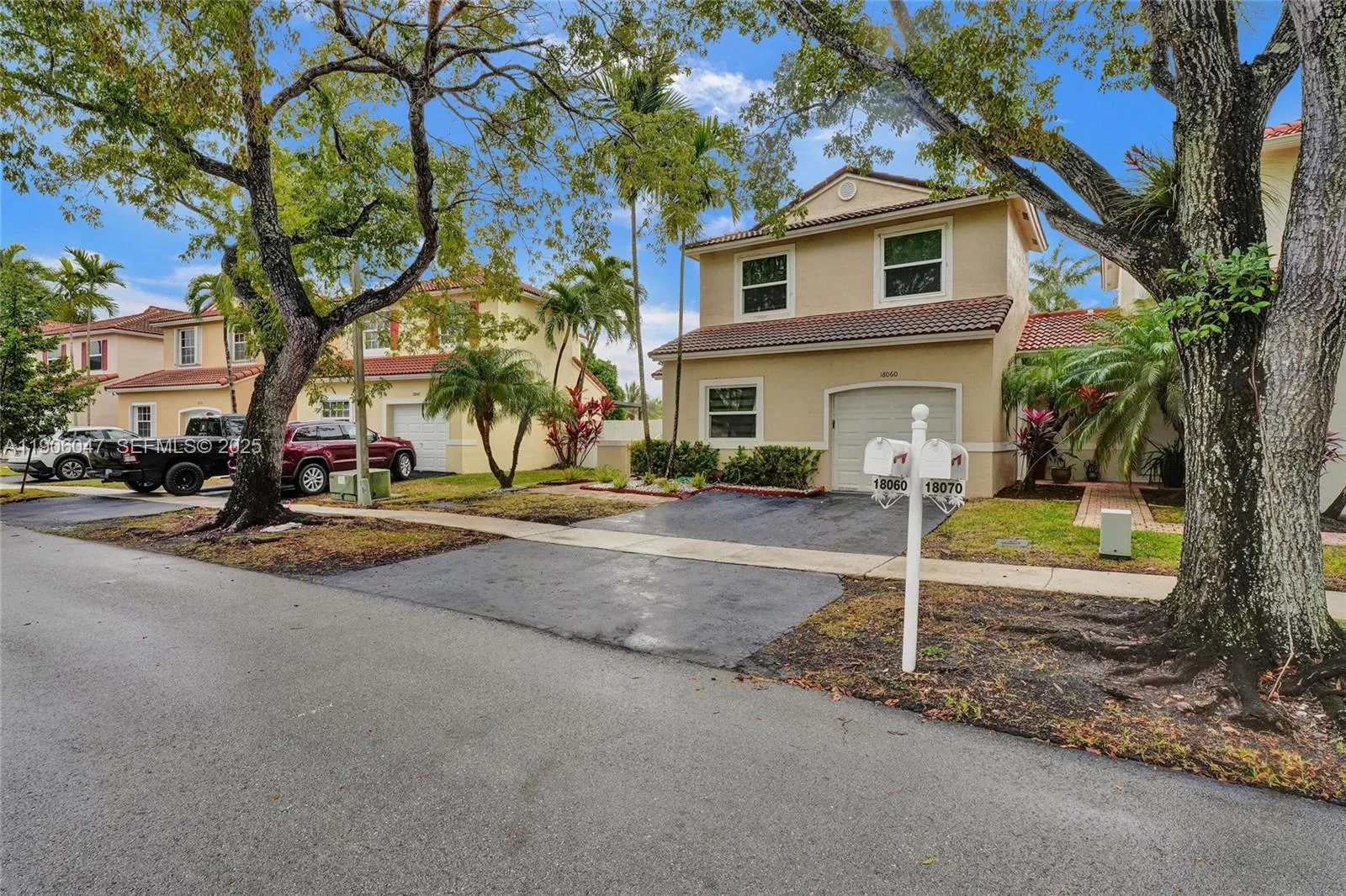 Foto de propiedad en 18060 SW 11th Court, Pembroke Pines, FL 33029 Pembroke Pines con MLS# 