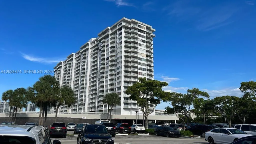 Foto de propiedad en 18061 Biscayne Boulevard 1404, Aventura, FL 33160 Aventura con MLS# 